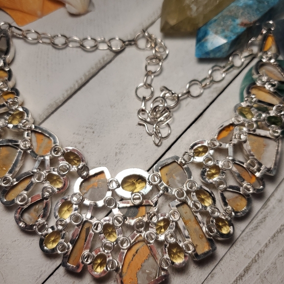 Bumblebee Jasper statement necklace - Picture 6 of 9